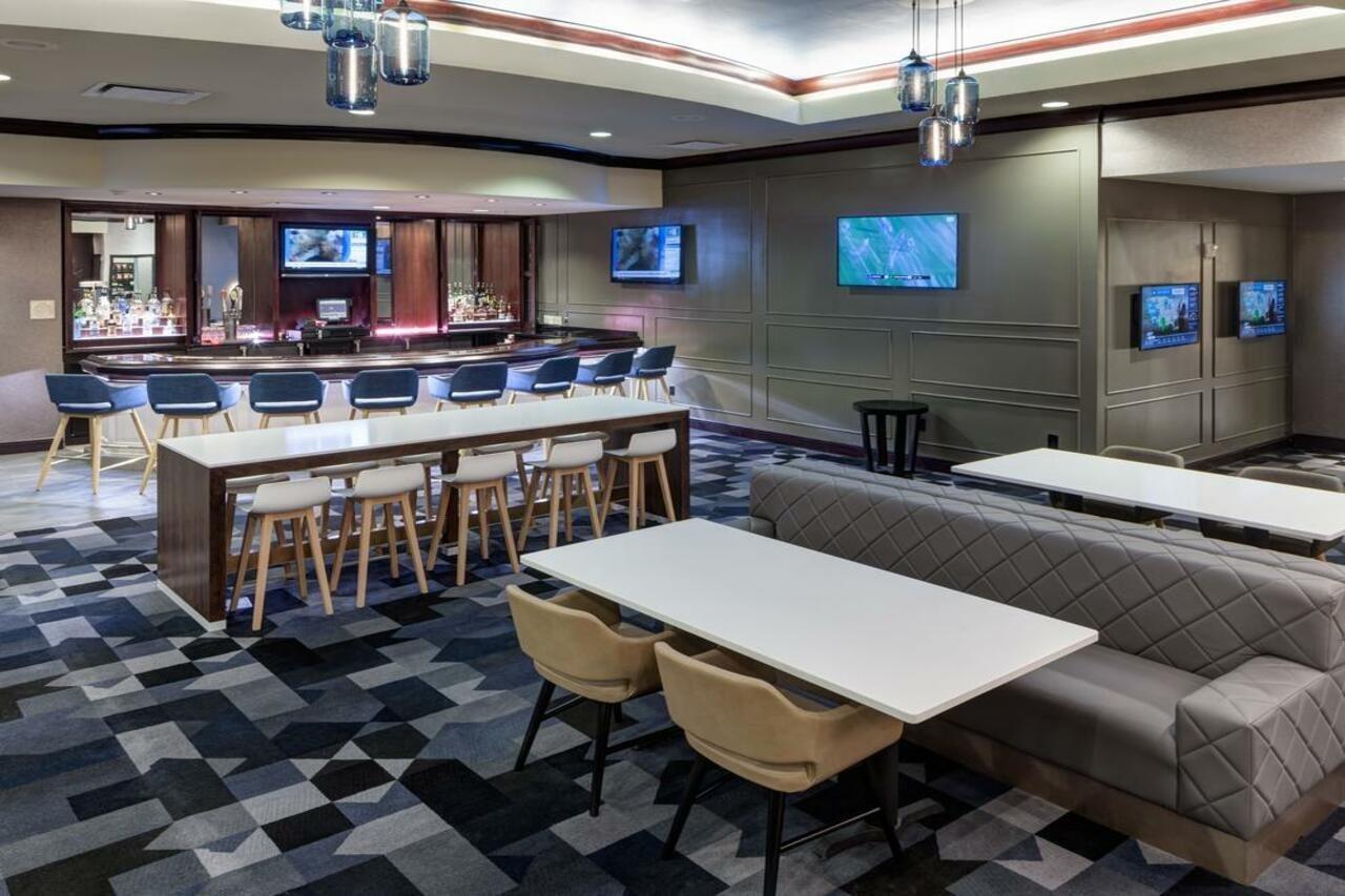 Embassy Suites By Hilton Tampa Brandon Heartland Exteriör bild