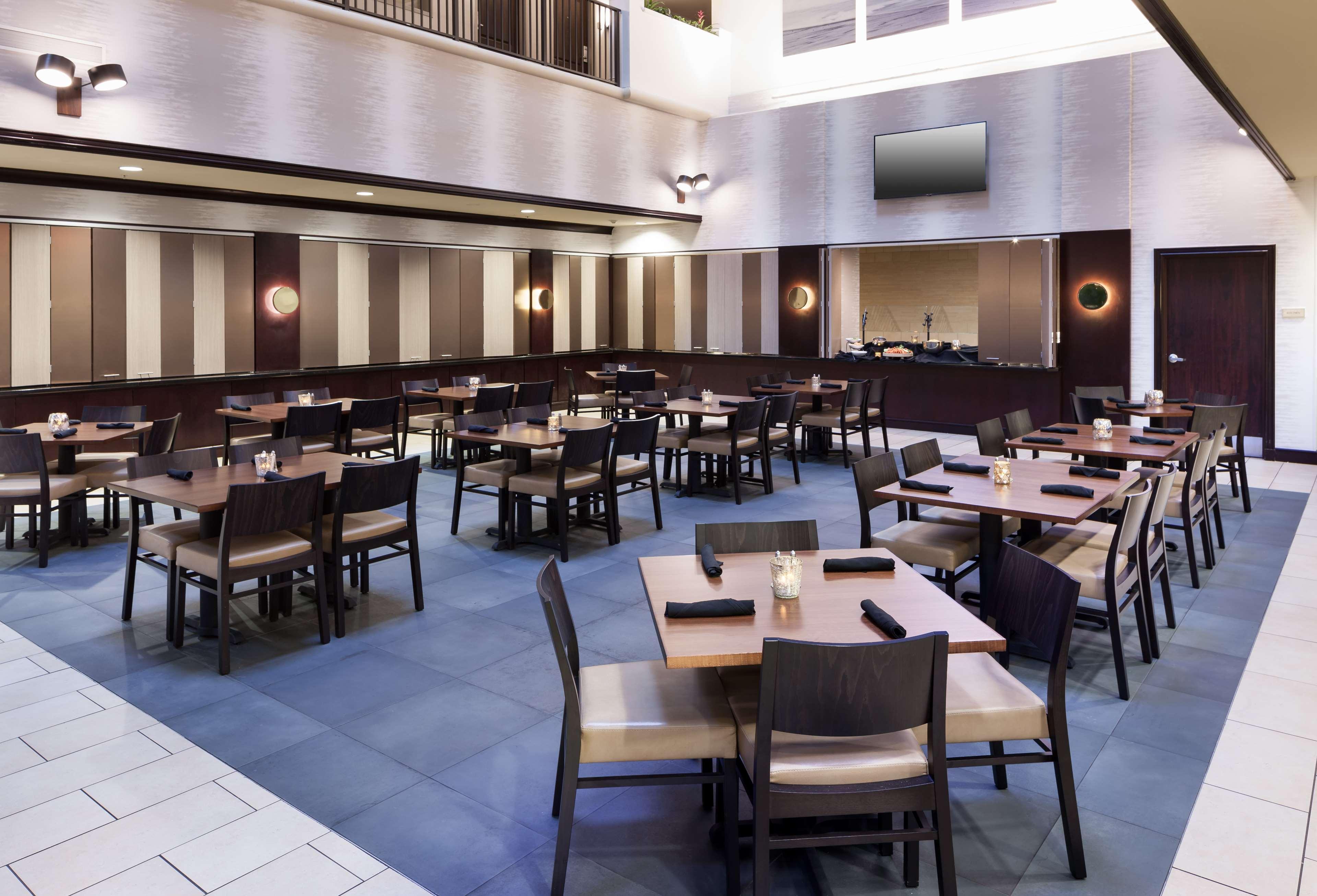 Embassy Suites By Hilton Tampa Brandon Heartland Exteriör bild