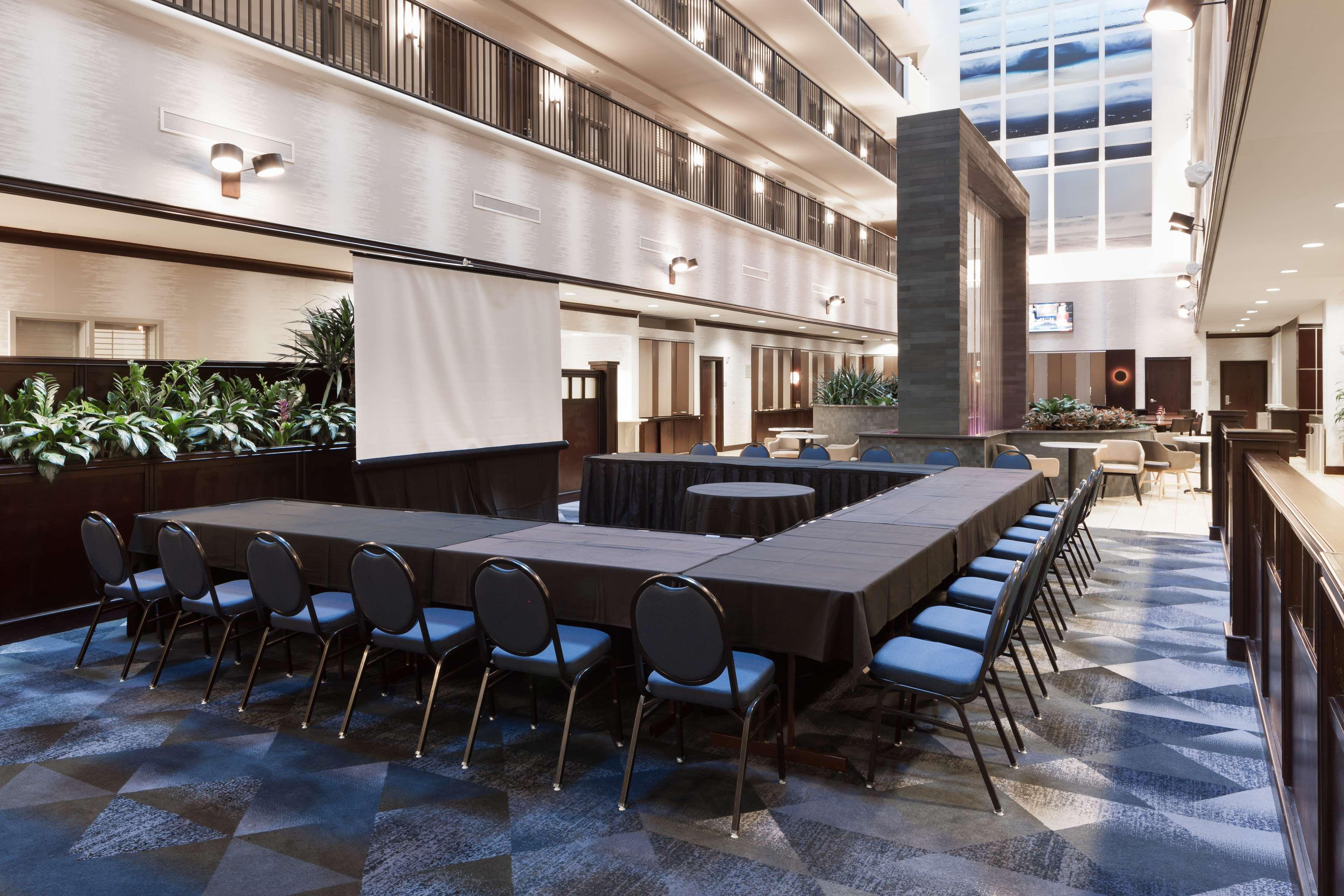 Embassy Suites By Hilton Tampa Brandon Heartland Exteriör bild