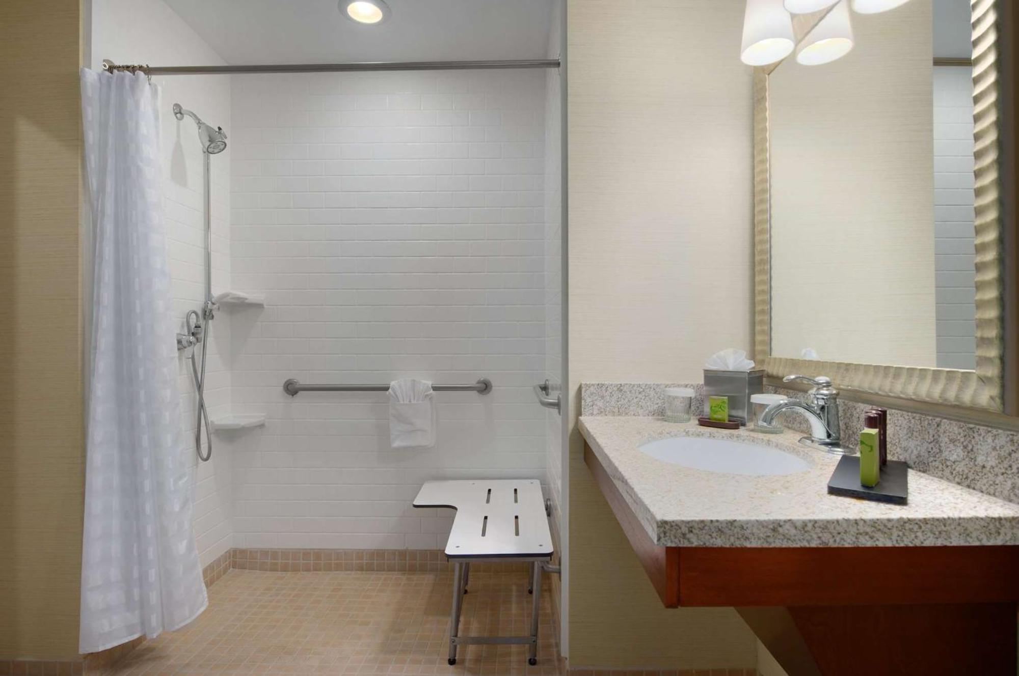 Embassy Suites By Hilton Tampa Brandon Heartland Exteriör bild