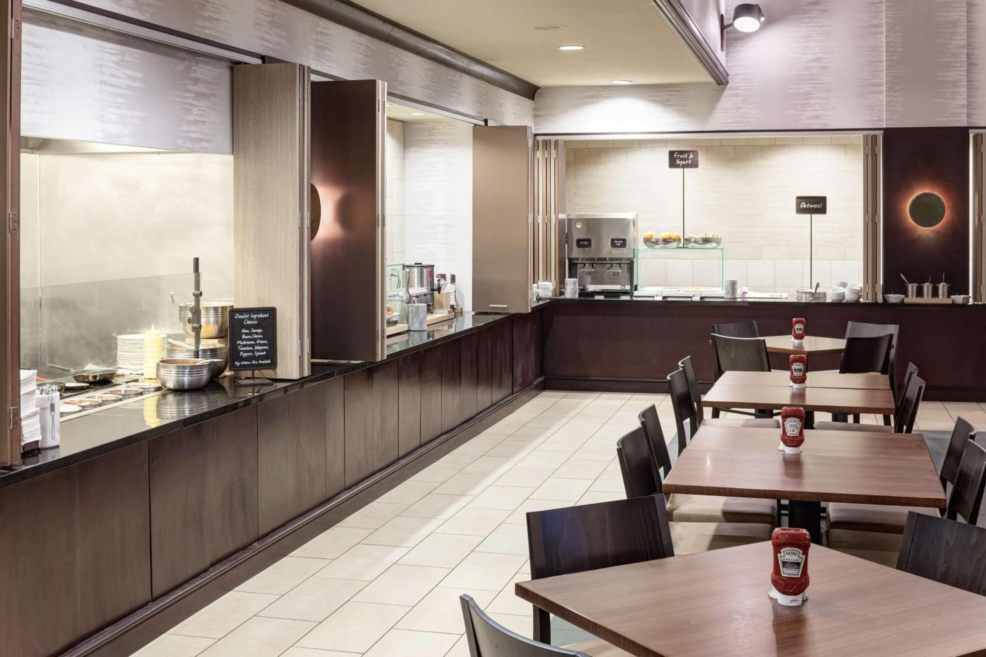 Embassy Suites By Hilton Tampa Brandon Heartland Exteriör bild
