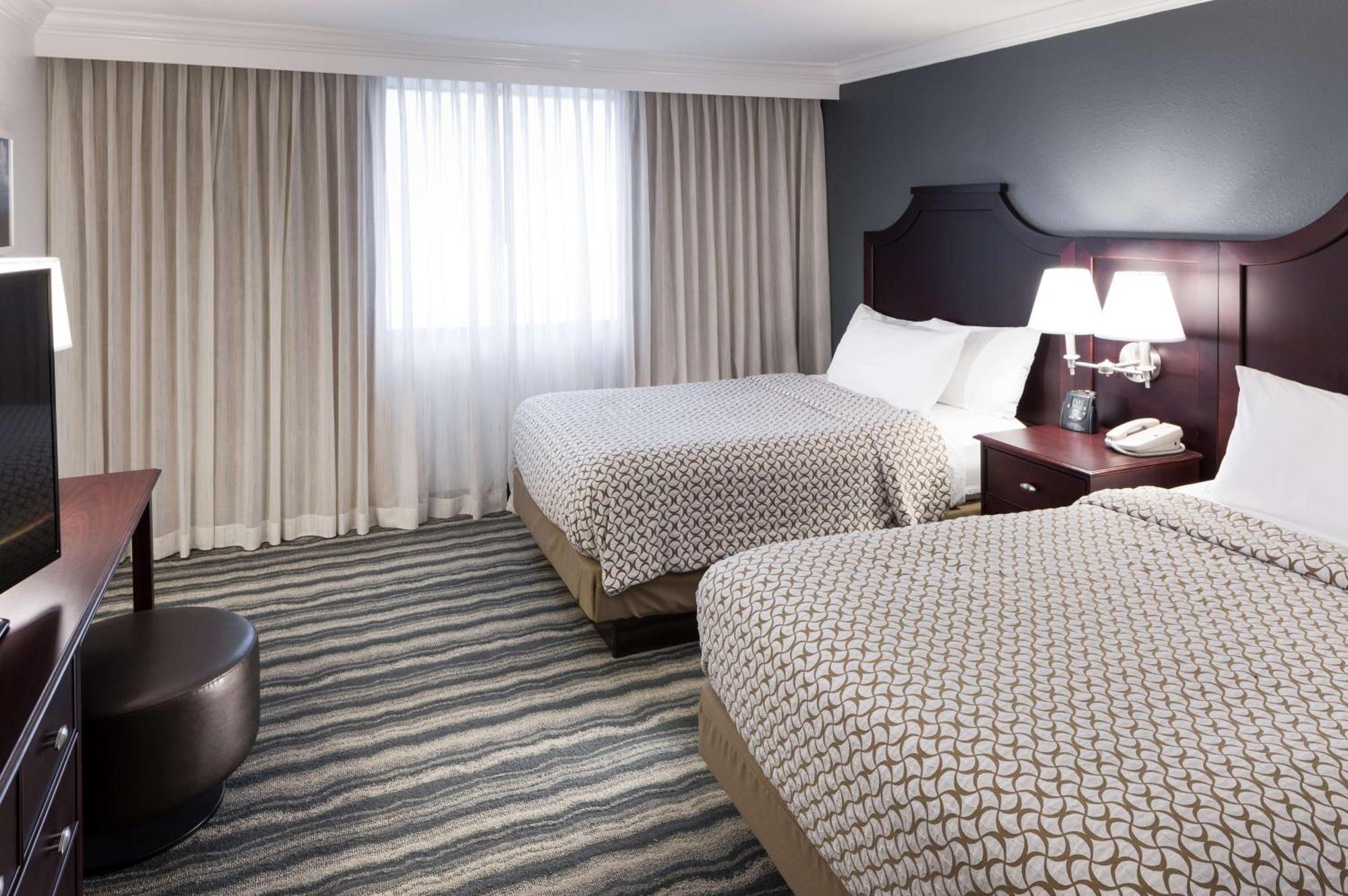 Embassy Suites By Hilton Tampa Brandon Heartland Exteriör bild