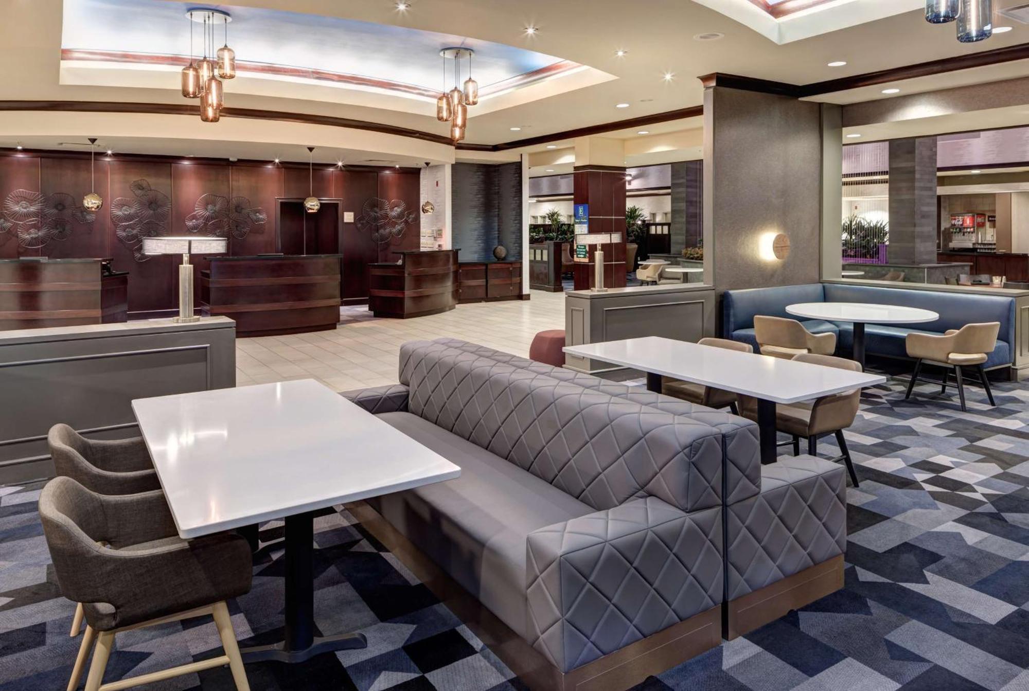 Embassy Suites By Hilton Tampa Brandon Heartland Exteriör bild