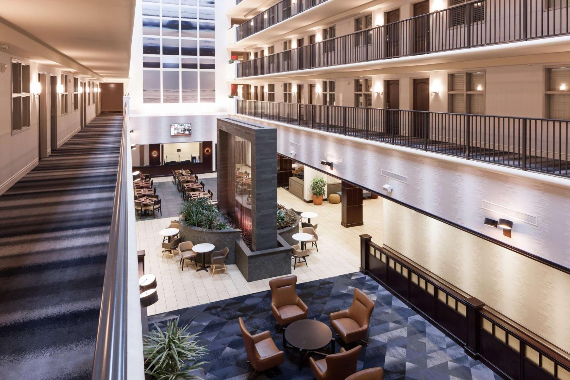 Embassy Suites By Hilton Tampa Brandon Heartland Exteriör bild