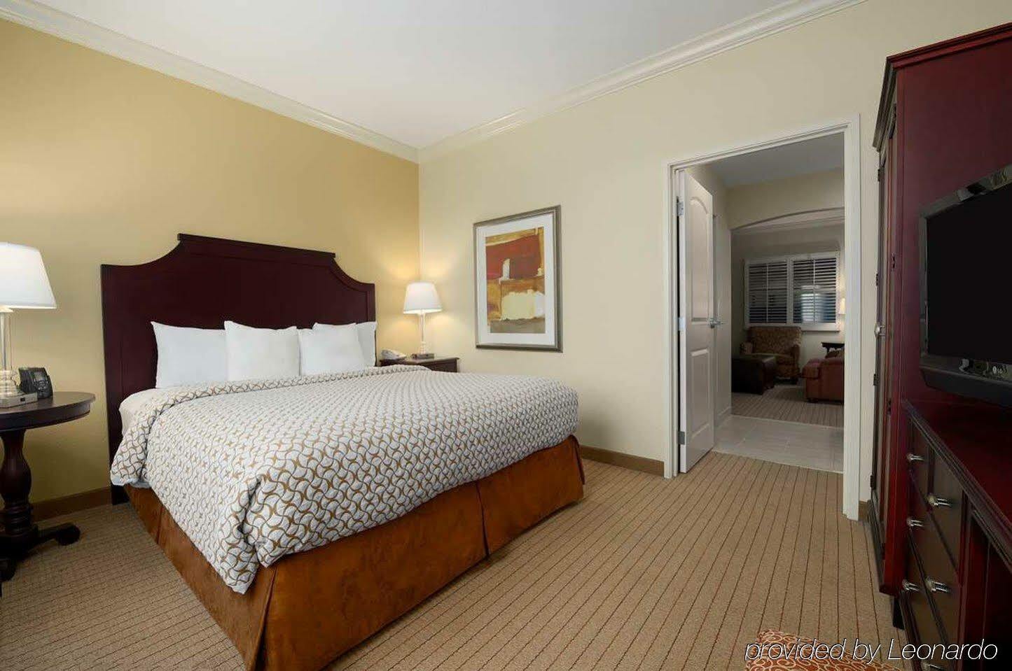 Embassy Suites By Hilton Tampa Brandon Heartland Exteriör bild